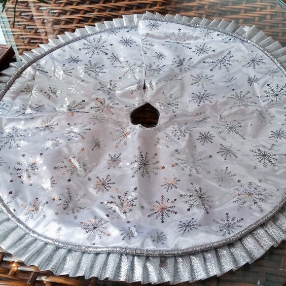 Sparkly Christmas Tree Blue Tinsel Table Top Decor Retro-Style w/FREE skirt - Picture 3 of 8